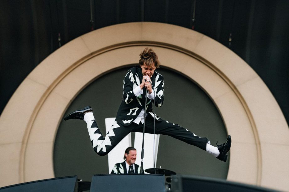 The Hives Live.