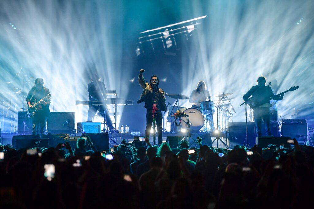 Zoé regresa a sus orígenes con "Campo de fuerza" Zoé en concierto