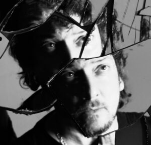 León Larregui