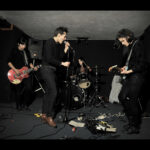 Savages celebra 10 años de "Adore Life" con cover de "Paranoid" Savages