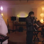 Josh Conway explora la electrónica pop en "crumble" Josh Conway