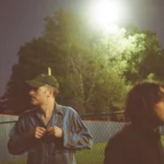 Hovvdy refina su estética íntima en "Blast" Hovvdy