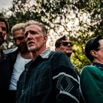 Queens of the Stone Age y Nikki Lane cruzan caminos en "East Street" QOTSA